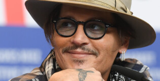 ДЖОННИ ДЕПП ГОТОВИТСЯ СЫГРАТЬ ЗНАМЕНИТОГО СКРЯГУ