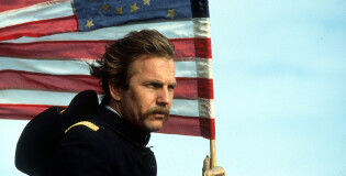 «ТАНЦУЮЩЕМУ С ВОЛКАМИ» — 35 ЛЕТ!