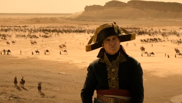 Хоакин Феникс предстал в образе Наполеона в трейлере к одноименному фильму