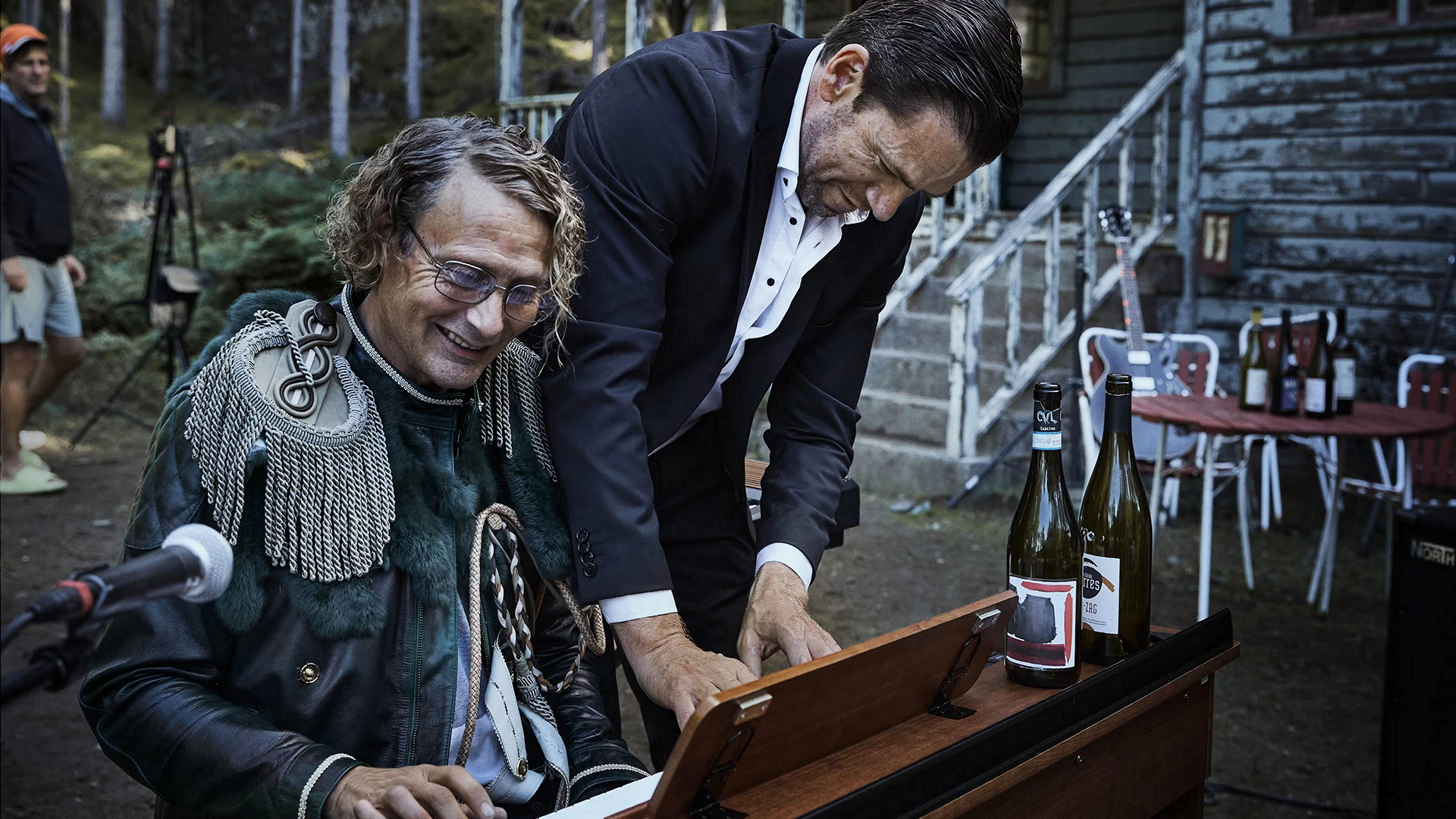 Псевдо-Леннон и грабитель банков 1 mads mikkelsen i nikolaj li kaas na semkah poslednego vikinga