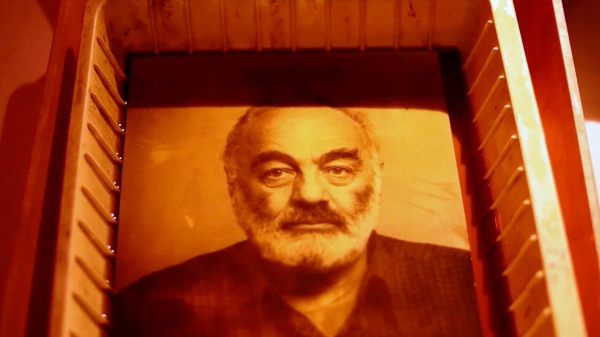 kadr iz filma sirenevyj veter paradzhanova