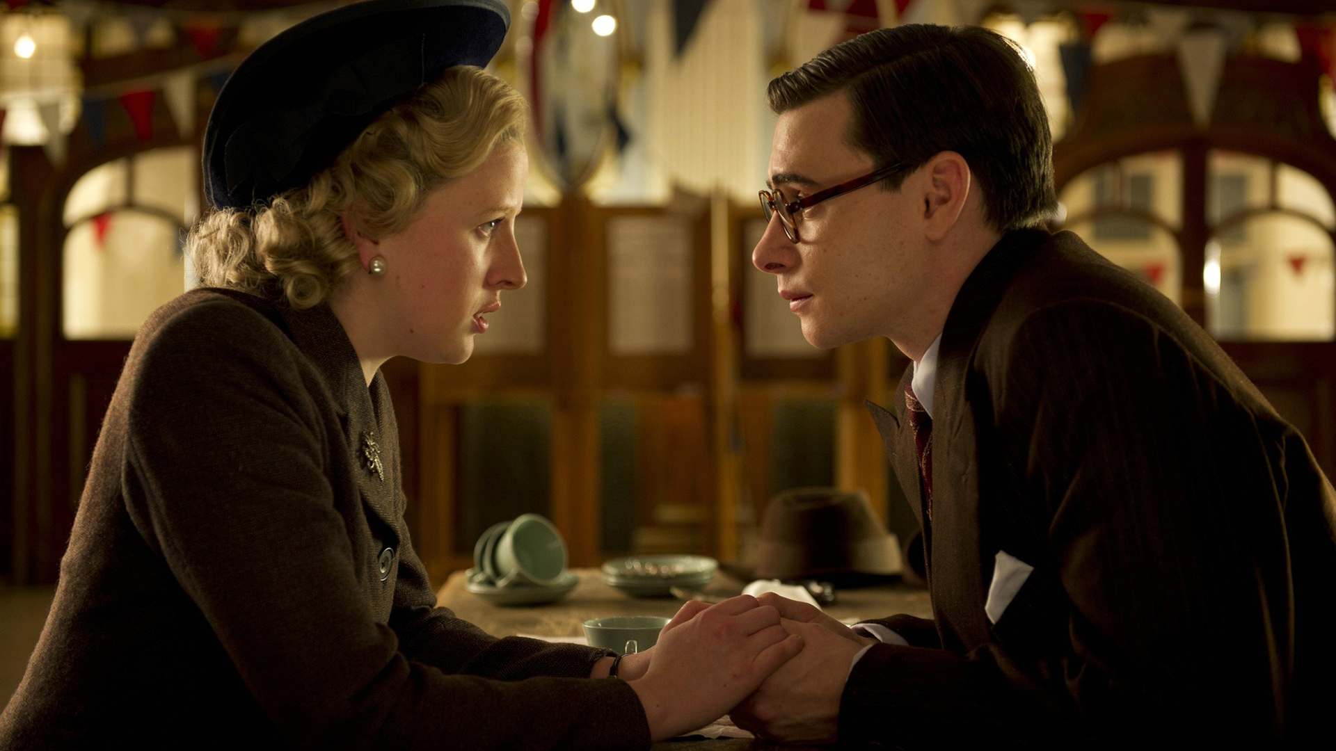 5 фактов о фильме «Железная леди» 4 aleksandra rouch i garri llojd v roli molodyh suprugov tetcher