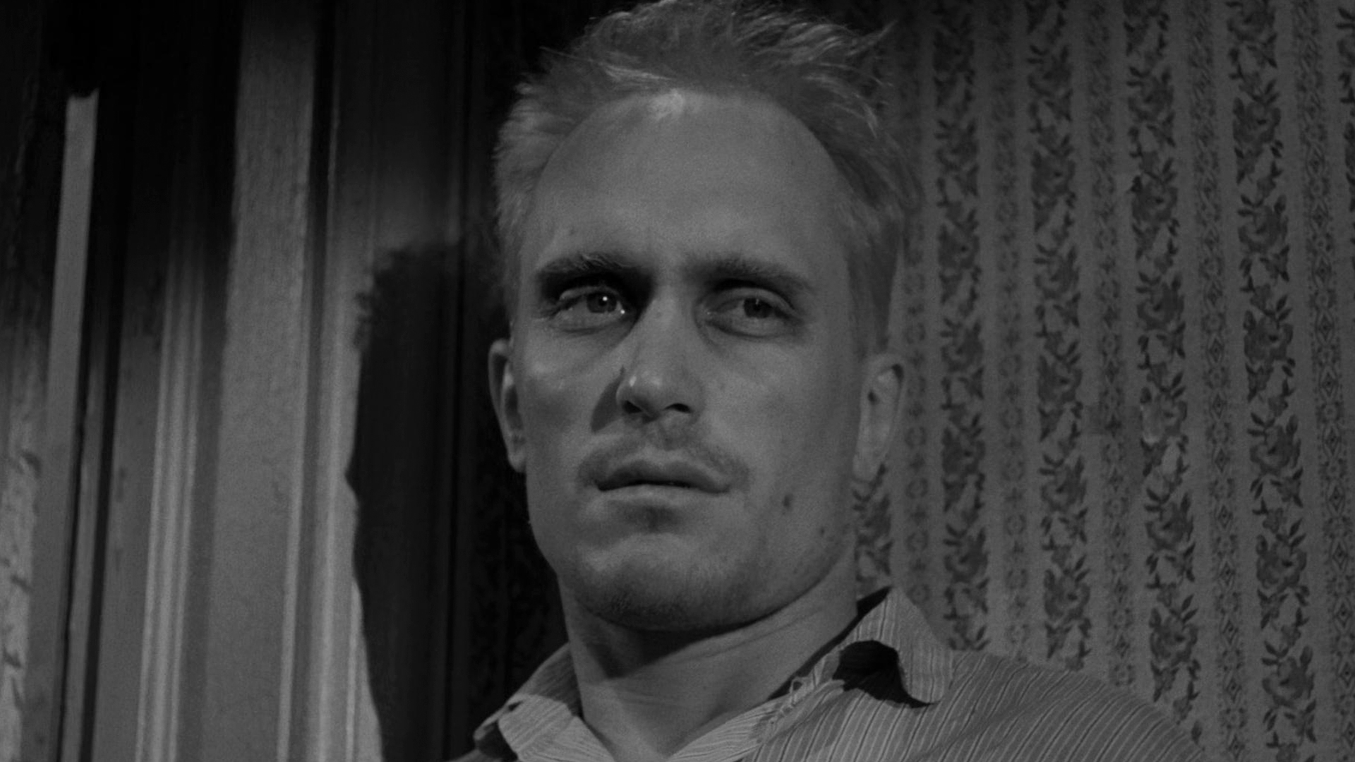 pervoe poyavlenie na kinoekrane — ubit peresmeshnika