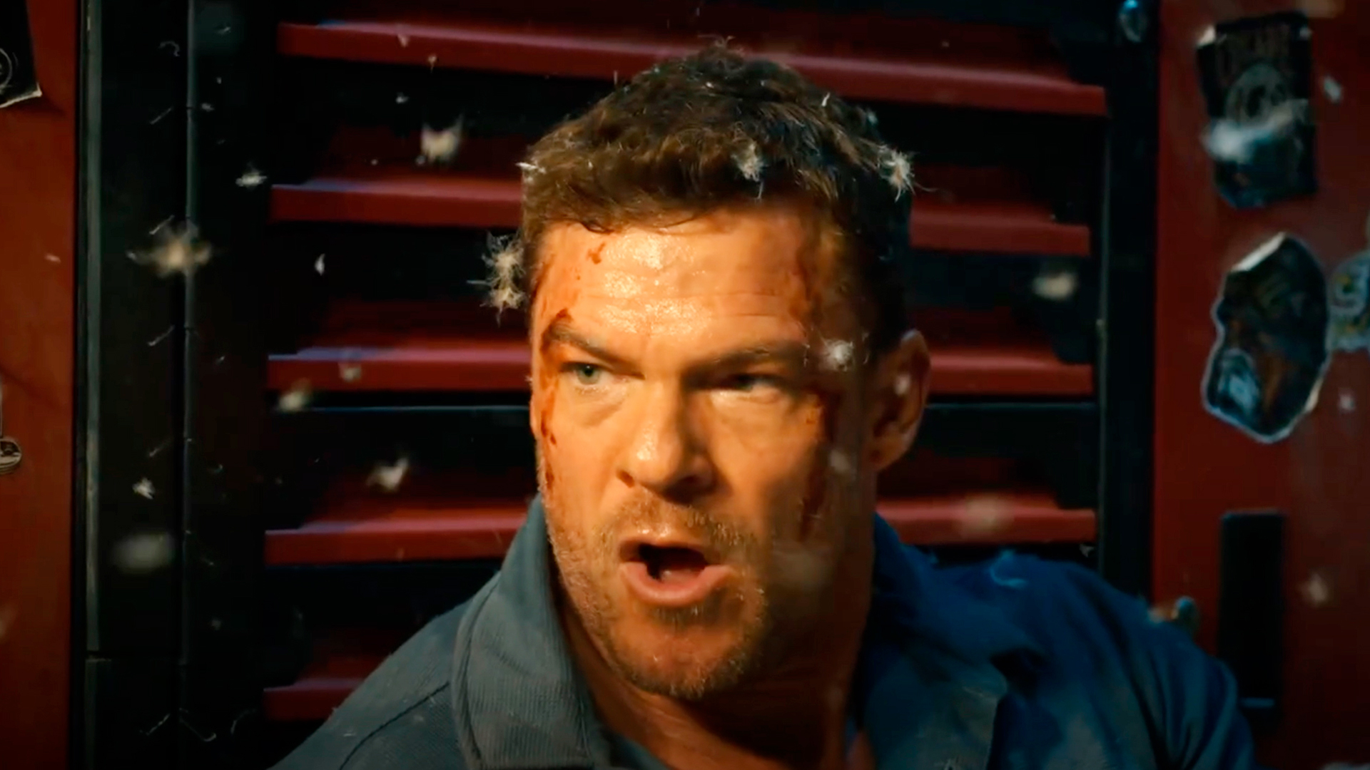 Angel Studios представила первый тизер-трейлер «Курьера» 1 alan richson v kurere 2026