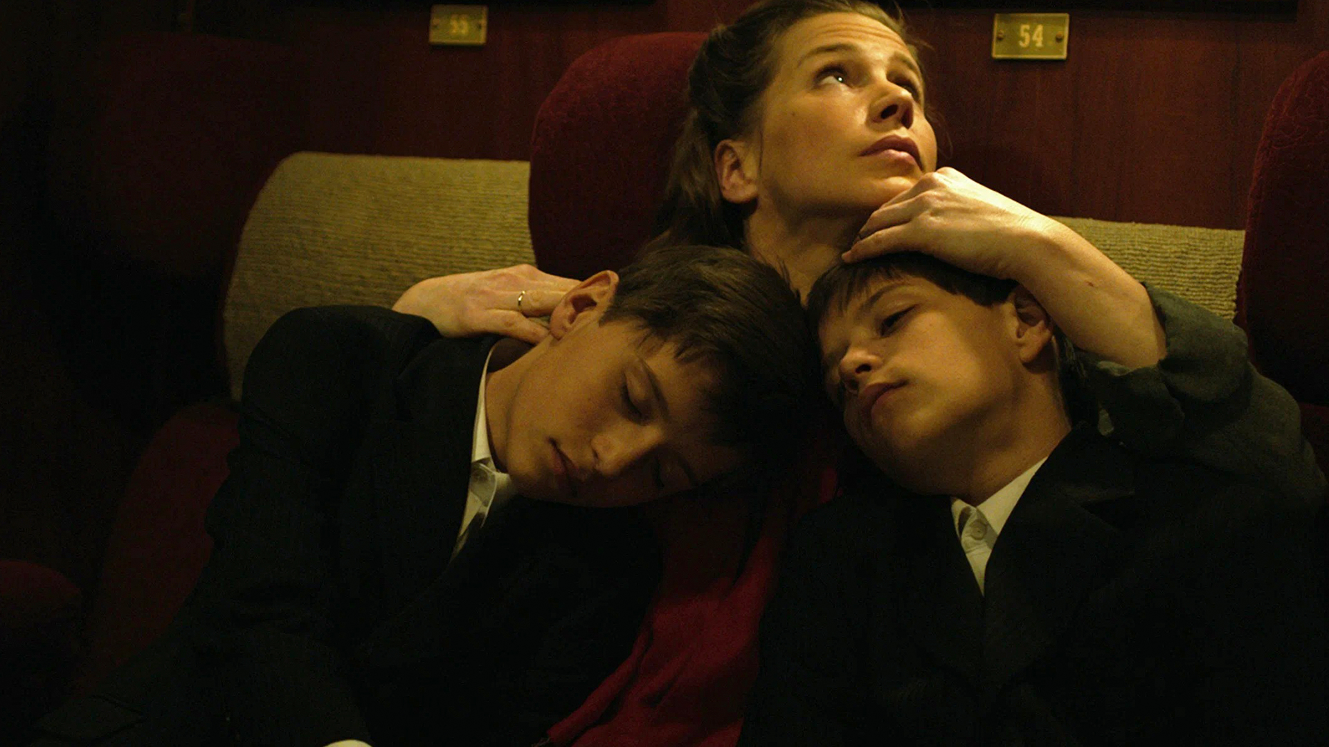 kadr iz filma tolstaya tetrad 2013