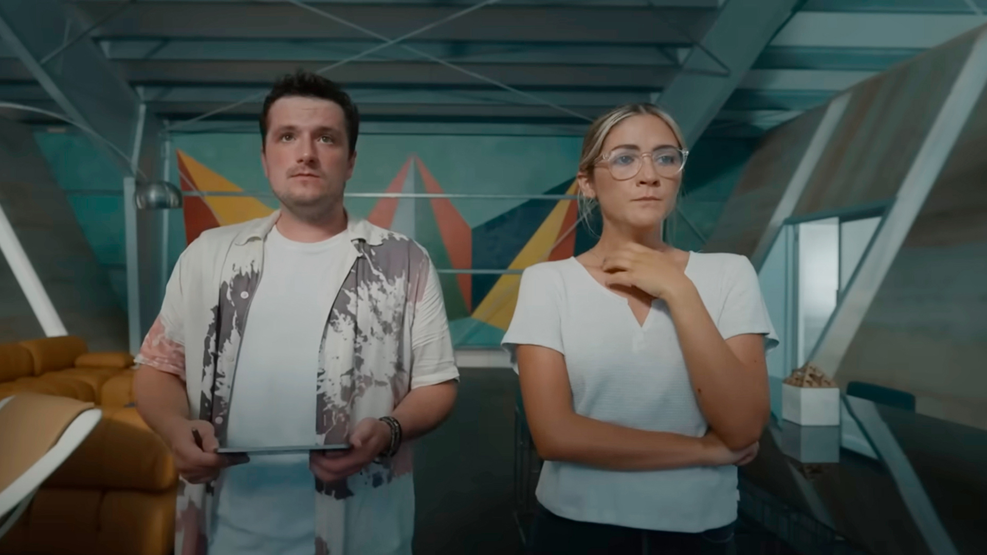 dzhosh hatcherson i izabel furman v filme zvezdnyj signal 2026