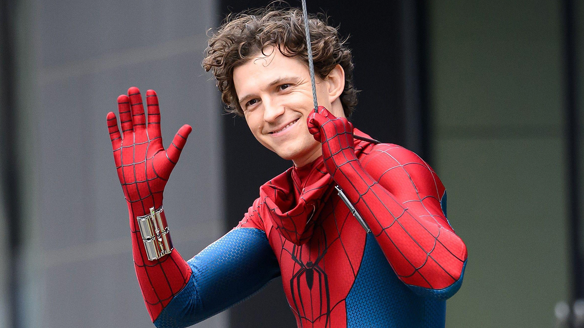 tom-holland-na-semkah-filma-chelovek-pauk.-novyj-den-2026.jpg